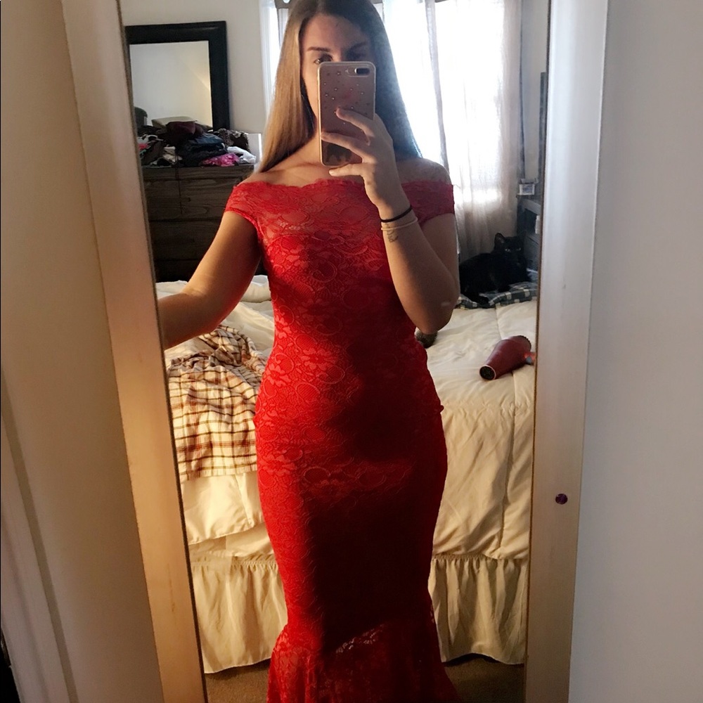 Off Shoulder Lace Evening Gown Fishtail Maxi